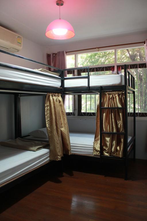 Baan Park Raak Backpacker Hostel Чиангмай Экстерьер фото